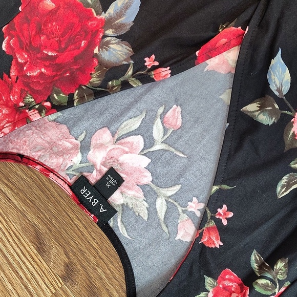 A. Byer Ladies V-Neck Floral Dress,  X-Large,  Black and Roses Floral Dress - Picture 6 of 7